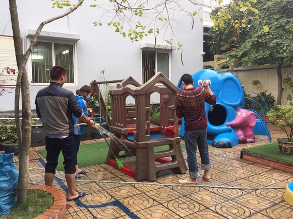 Phun thuốc khử khuẩn, tổng vệ sinh pòng chống dịch bệnh Covid 19